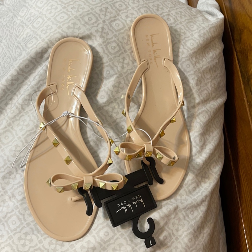 Nicole Miller New York BeigeBow Flip-Flops  size 7